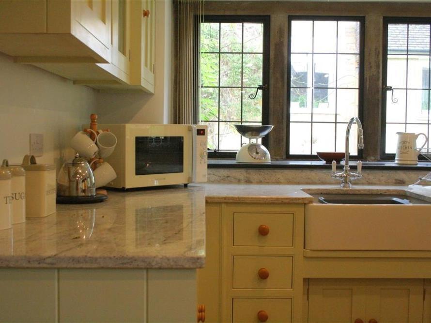 Tumbledown Villa Broadway  Bagian luar foto