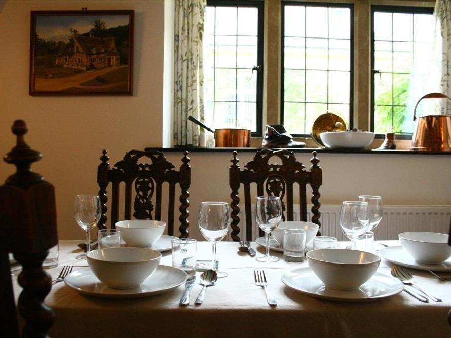 Tumbledown Villa Broadway  Bagian luar foto
