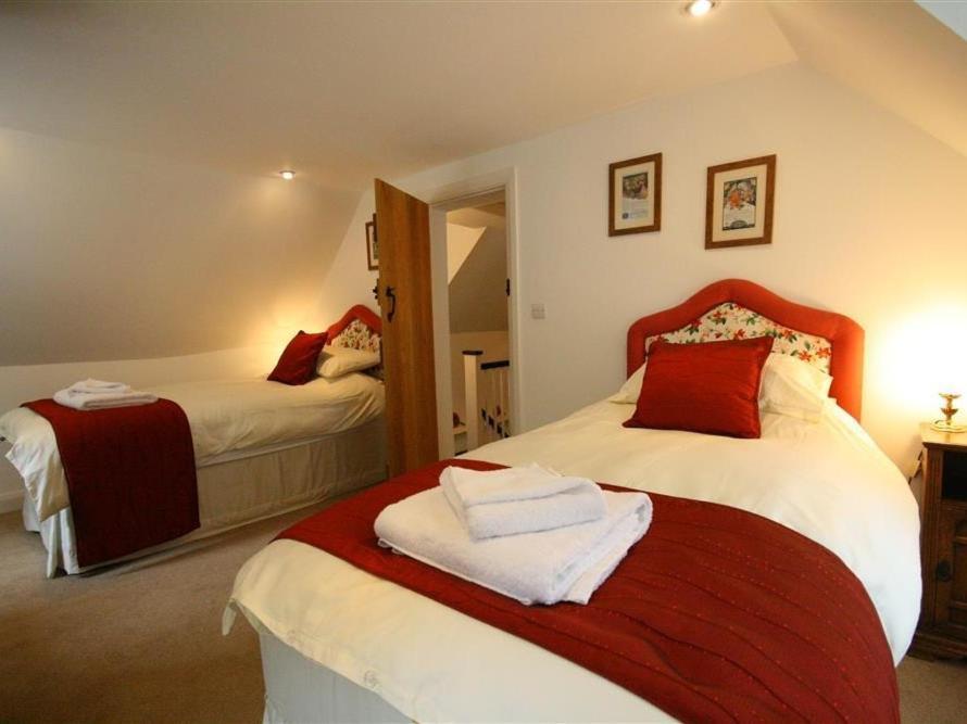 Tumbledown Villa Broadway  Bagian luar foto